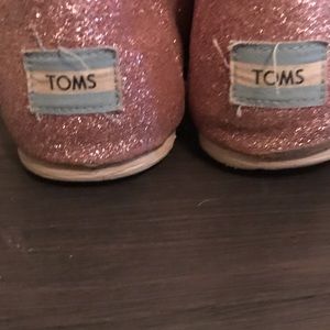 Toms